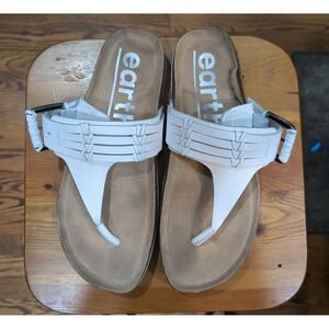 EUC Earth Etaldora Sandals Womens 10 White Leather Thong Adjustable Boho Comfort